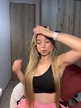 Nakary00 from StripChat