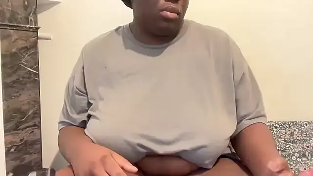 nanaisbackk from StripChat is Freechat