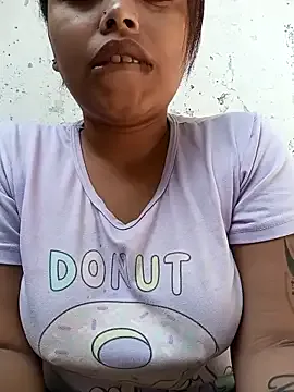 Naomi-Summer from StripChat is Freechat