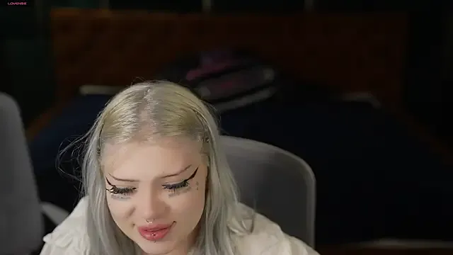 Naomi_054 from StripChat is Freechat