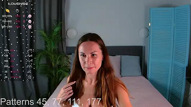 NatalieGold from StripChat is Freechat