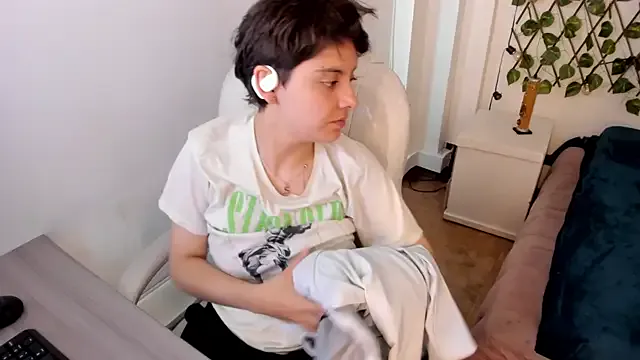 Nathaly_ds from StripChat is Freechat