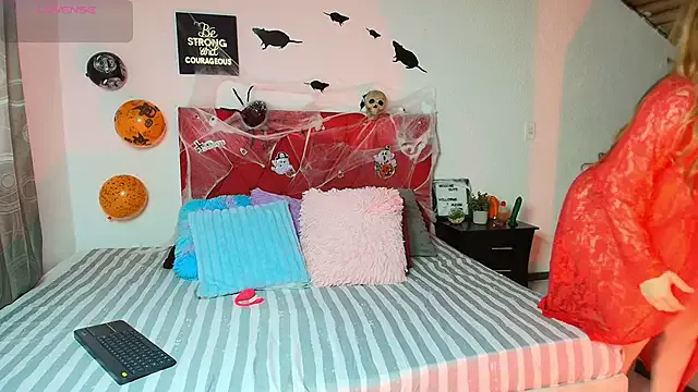 Girls: try live performances with matured performers, from dancing to quirks, in a variety of beautiful sex cams.