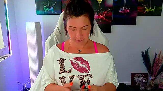 Girls: try live performances with matured performers, from dancing to quirks, in a variety of beautiful sex cams.