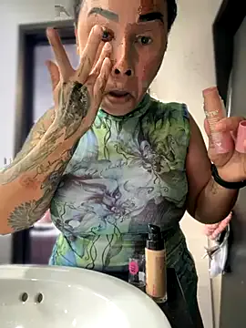 Natural_BIGASS_Nina from StripChat is Freechat