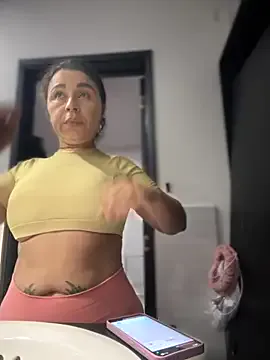 Natural_BIGASS_Nina from StripChat is Freechat