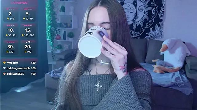 naugghtynikki from StripChat is Freechat