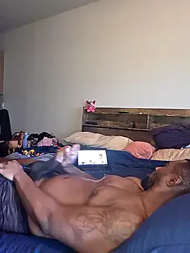 Naughtyhands242 from StripChat is Freechat