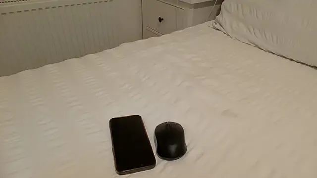 NaughtyMrsKnox from StripChat is Freechat