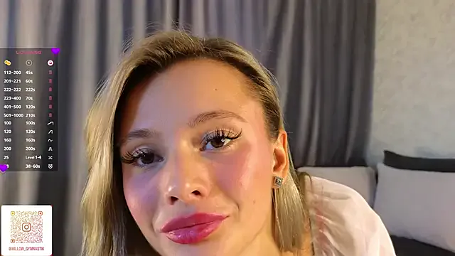 NaughtySeraphine from StripChat is Freechat