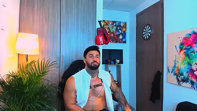 Naugthy_dominant from StripChat