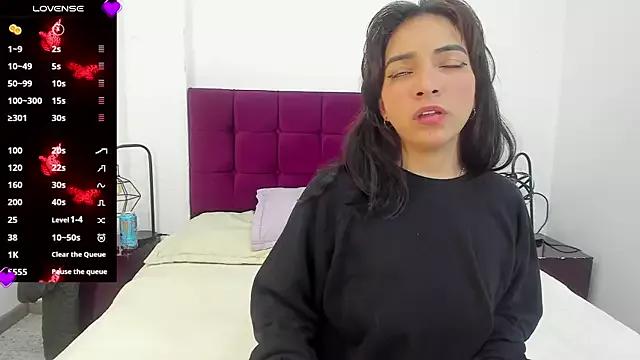 Nessa2905 from StripChat