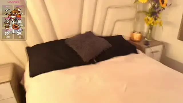 Nessa2905 from StripChat is Freechat