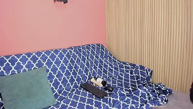 NhoanBrunette from StripChat is Freechat