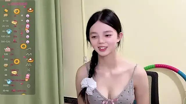 Nicole-13 from StripChat is Freechat