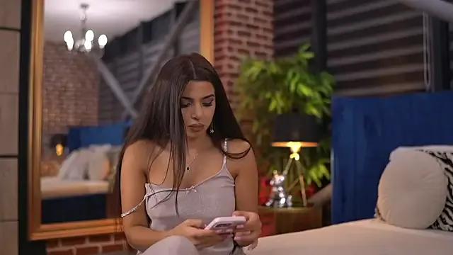 NicoleCellini from StripChat is Freechat