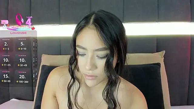 nicolle_pierce from StripChat is Freechat