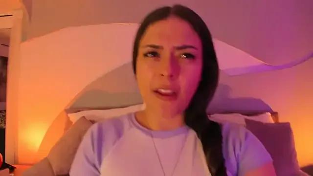 Nicolle_W from StripChat is Freechat