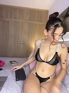 nicolleferragamo from StripChat is Freechat