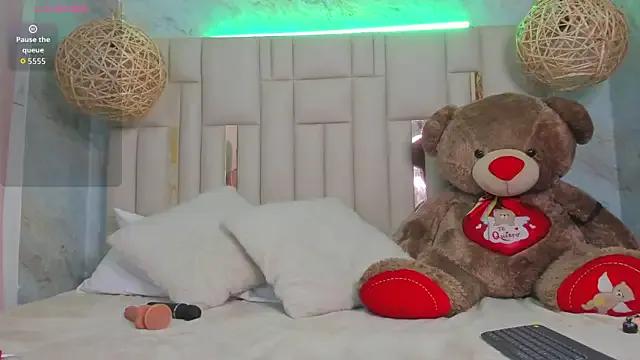 NikkyyRed from StripChat