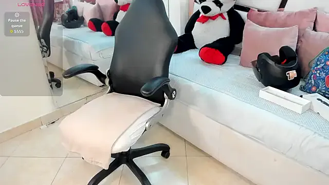 nina_meduxx from StripChat is Freechat