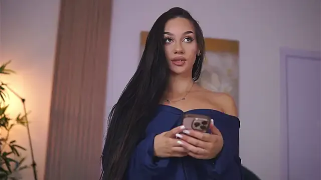 NinaSolenne from StripChat