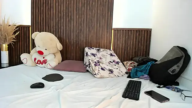 Nini_Beyker from StripChat