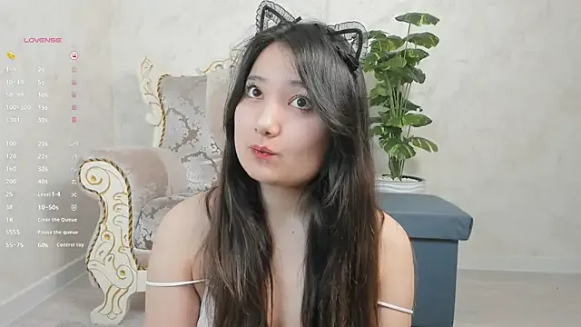 noa_bloom from StripChat is Freechat