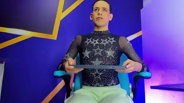 noah_deluxe from StripChat is Freechat