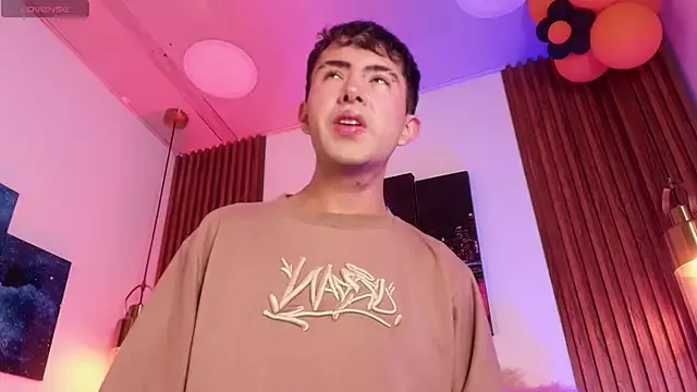 Noah_Xitruxx from StripChat is Freechat