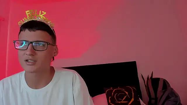 NoahLux from StripChat is Freechat