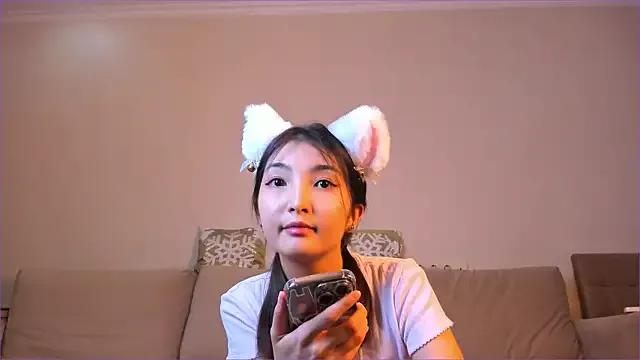 nooniemoon from StripChat is Freechat