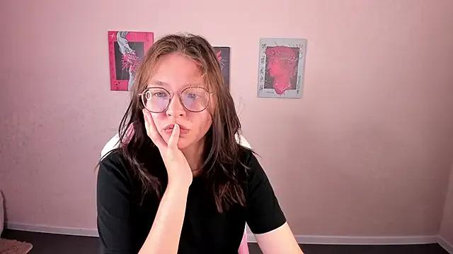 Noora_Moore from StripChat is Freechat
