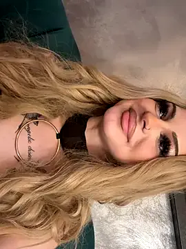 NovaPearl from StripChat is Freechat