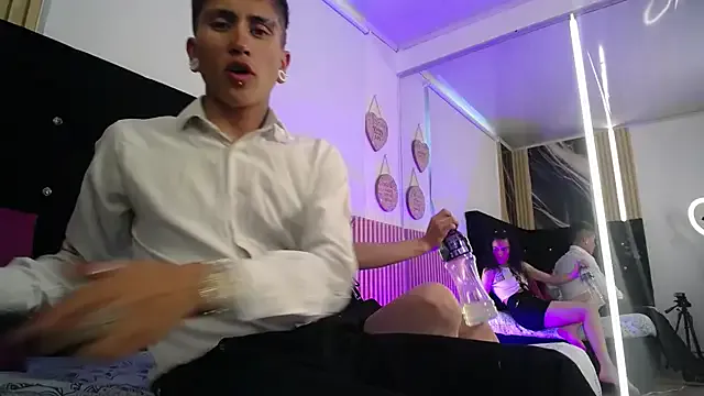 Girls: try live performances with matured performers, from dancing to quirks, in a variety of beautiful sex cams.