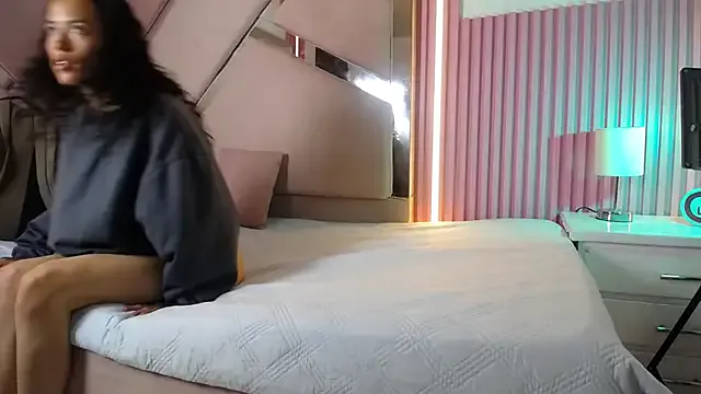 Girls: try live performances with matured performers, from dancing to quirks, in a variety of beautiful sex cams.