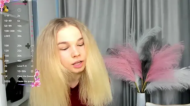 OdetteHarwick from StripChat