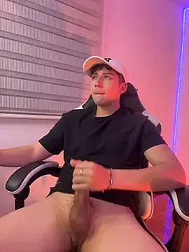 oliver_kyy from StripChat is Freechat