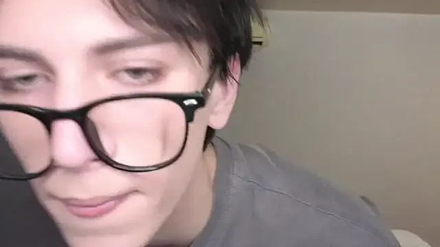 Oliver_star_boy_ from StripChat is Freechat