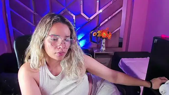 Girls: try live performances with matured performers, from dancing to quirks, in a variety of beautiful sex cams.