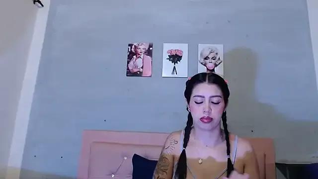 Olivia_Spear from StripChat is Freechat