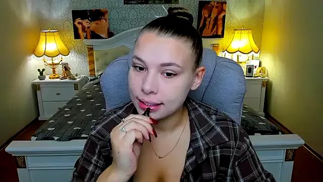 OmniaSher from StripChat is Freechat