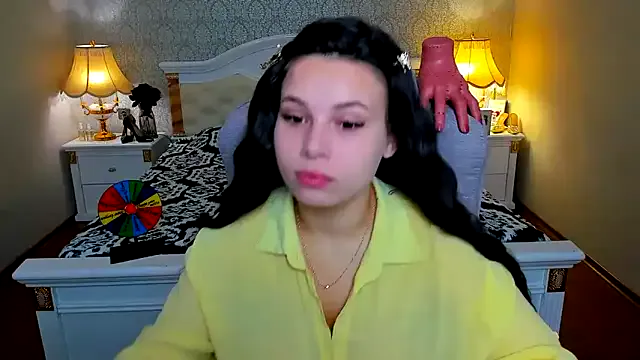 OmniaSher from StripChat is Freechat