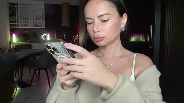 Orlinah from StripChat is Freechat