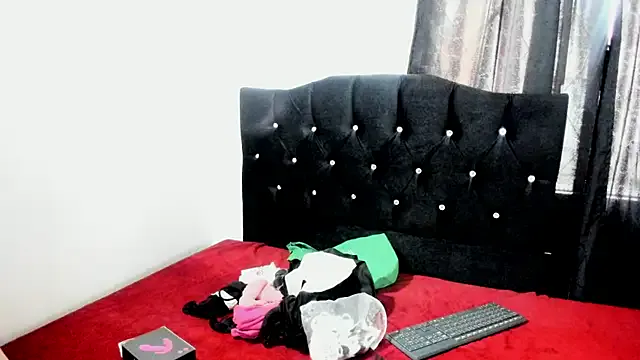 Pamela_Courson from StripChat is Freechat