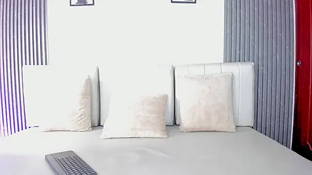 Pamela_SkinnySexy from StripChat is Freechat