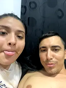pareja_curiosa19 from StripChat is Freechat