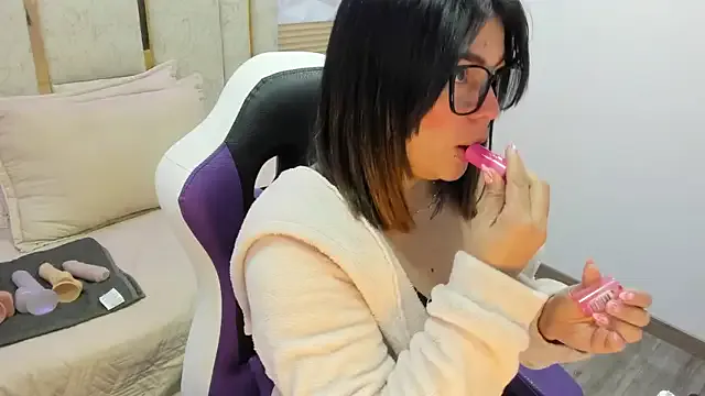 Girls: try live performances with matured performers, from dancing to quirks, in a variety of beautiful sex cams.