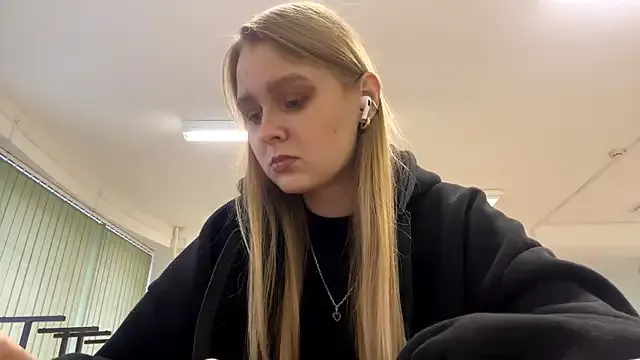 PaulitaSolow from StripChat is Freechat