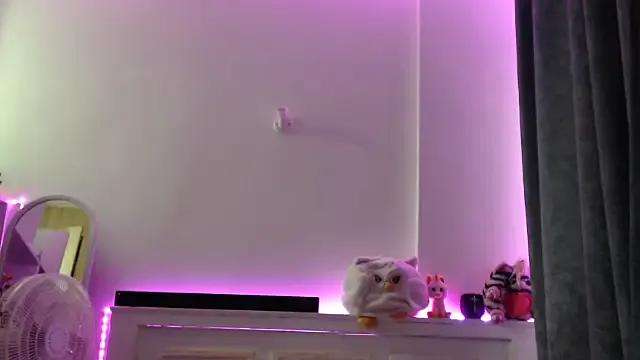 Peeky_pinky from StripChat